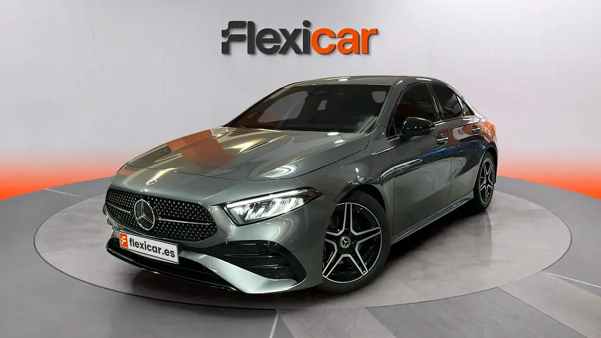 Usado Mercedes A180 136 CV (100 kW) 2023 Gris Berlina