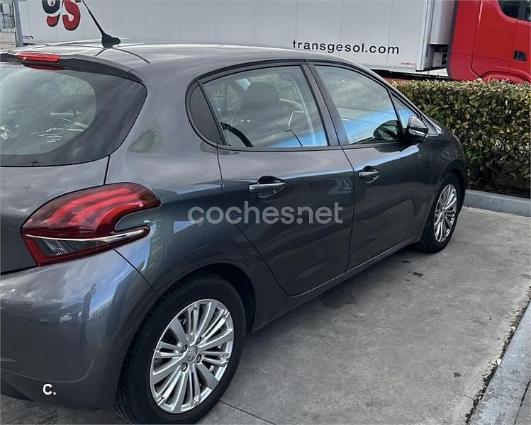 Usado Peugeot 208 Signature Sky 99 CV (72 kW) 2018 Gris / plata Utilitario