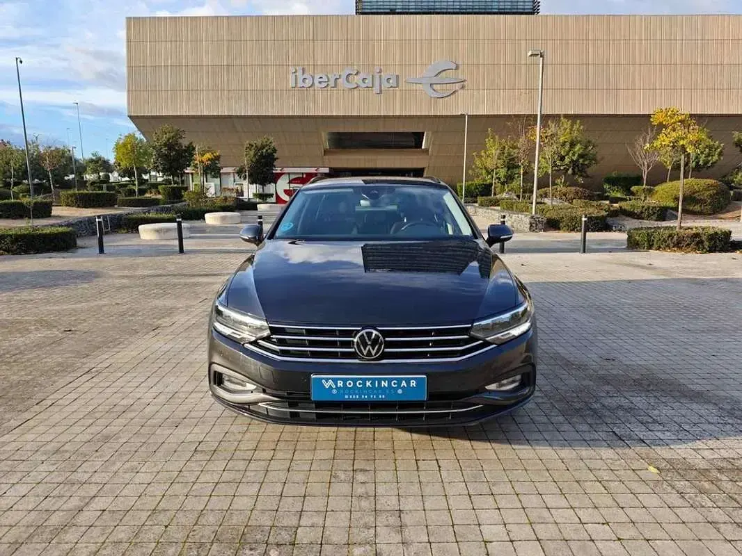 Usado VW Passat Executive 150 CV (110 kW) 2022 Gris Familiar
