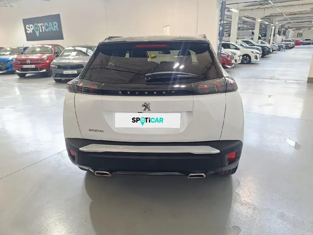 Usado Peugeot 2008 Allure 130 CV (95 kW) 2020 Blanco SUV
