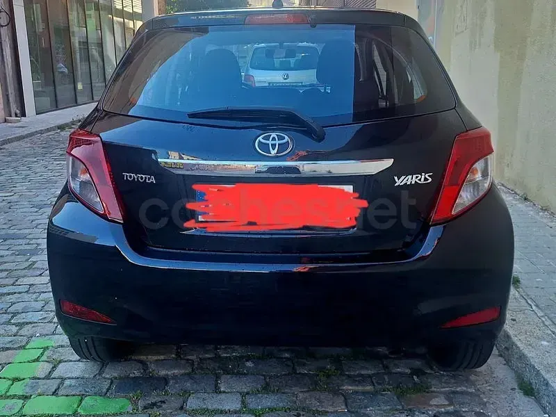 Usado Toyota Yaris Active 99 CV (72 kW) 2011 Negro Utilitario