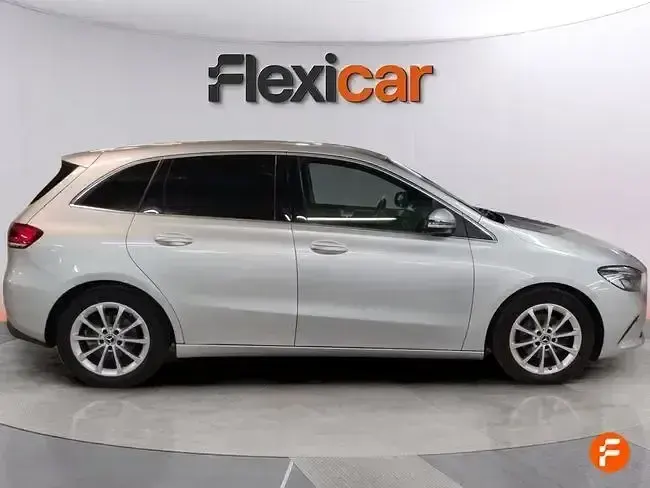Usado Mercedes B180 116 CV (85 kW) 2019 Gris Utilitario