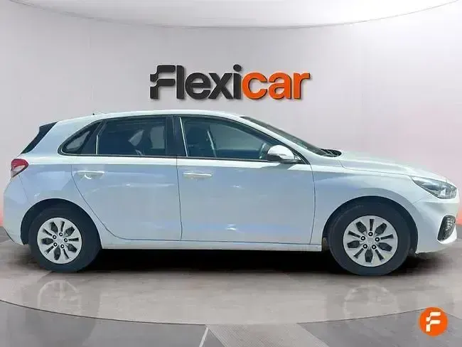Usado Hyundai i30 120 CV (88 kW) 2022 Blanco