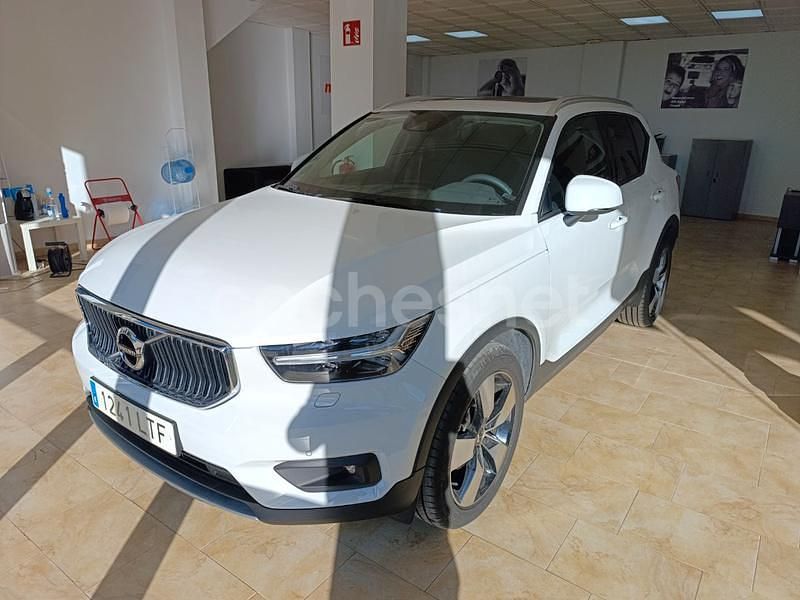 Blanco Usado 2021 Volvo XC40 Momentum SUV | 27.900 € (Un poco caro) - Imagen 1/4