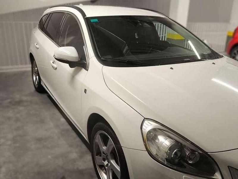 Usado Volvo V60 Momentum 215 CV (158 kW) 2011 Blanco Familiar