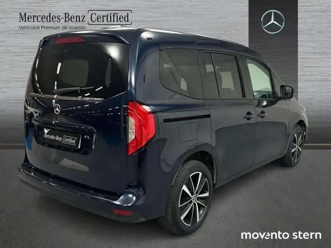 Usado Mercedes 180 116 CV (85 kW) 2024 Azul Berlina