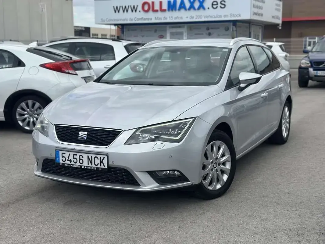 Usado Seat Leon Style 150 CV (110 kW) 2017 Plateado Utilitario