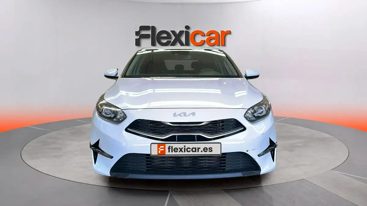 Usado Kia Ceed 136 CV (100 kW) 2023 Blanco Utilitario