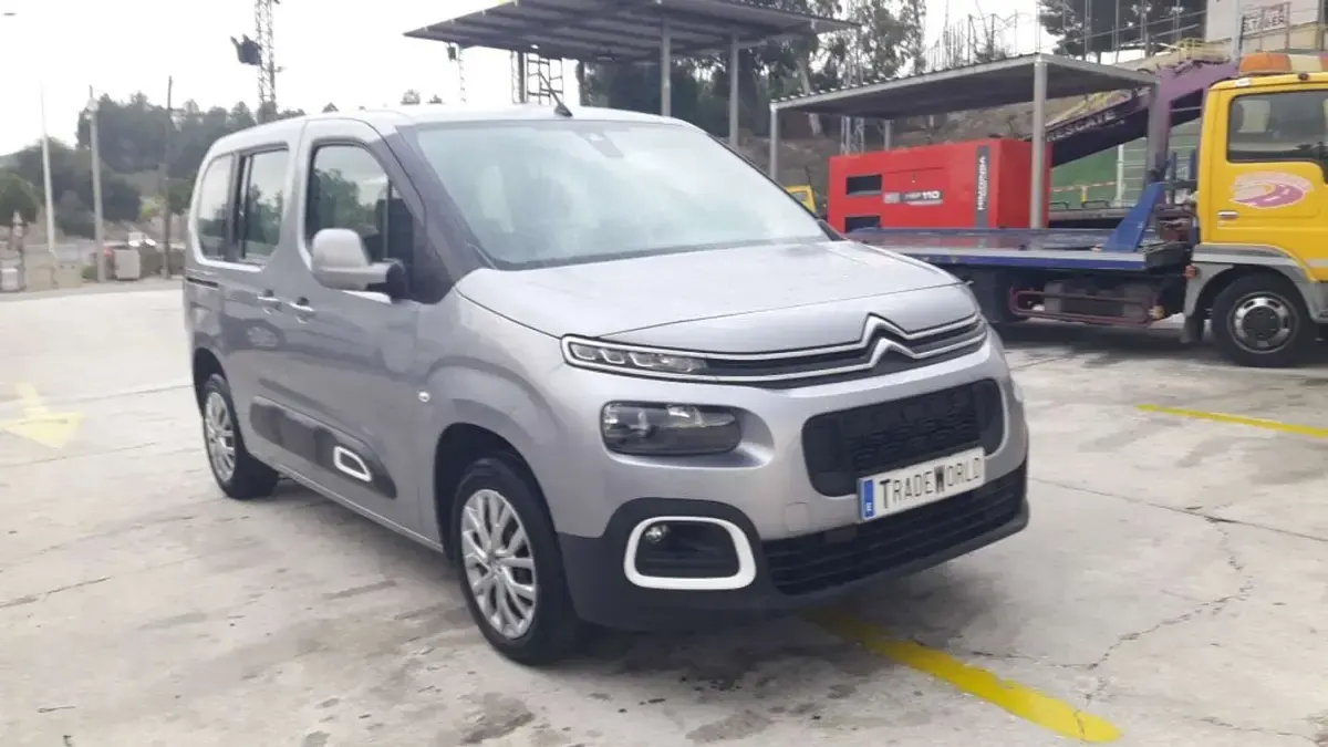 Usado Citroën e-Berlingo Shine 102 CV (75 kW) 2021 Plateado Monovolumen