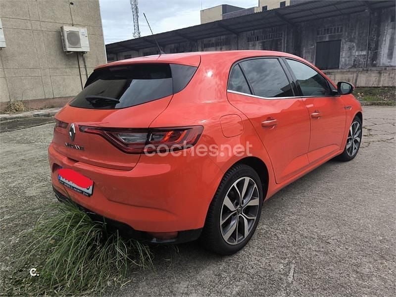 Usado Renault Mégane IV Zen 110 CV (80 kW) 2017 Rojo Berlina