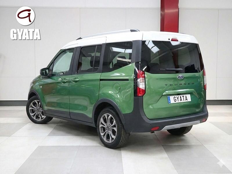 Usado Ford Tourneo Courier Active 125 CV (91 kW) 2025 Verde Monovolumen