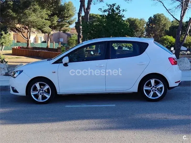 Usado Seat Ibiza I-Tech 90 CV (66 kW) 2013 Blanco Berlina