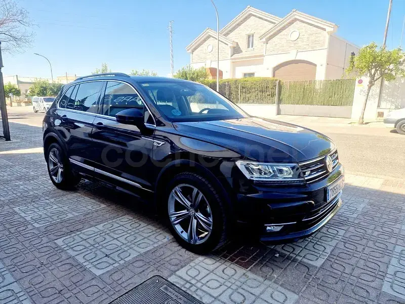 Usado VW Tiguan R-line 150 CV (110 kW) 2020 Negro SUV