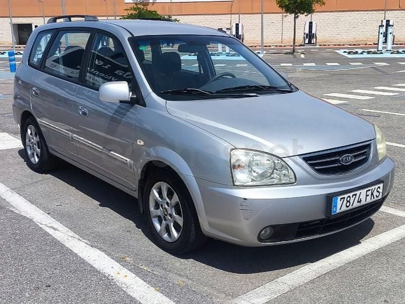 Usado Kia Carens 115 CV (84 kW) 2007 Gris / plata Monovolumen
