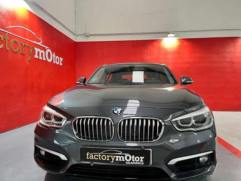 Gris / plata Usado 2019 BMW 120 Urban Line Utilitario | 18.900 € (Buen precio) - Imagen 1/4