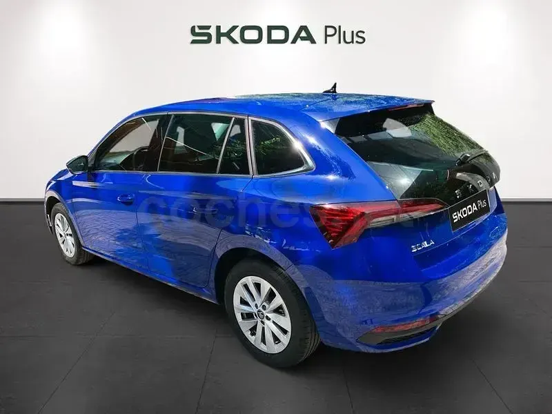 Usado Skoda Scala Selection 115 CV (84 kW) 2025 Azul Utilitario
