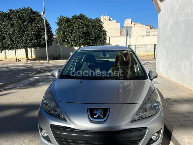 Gris / plata Usado 2011 Peugeot 207 Business-Line Berlina | 5000 € (Precio justo) - Imagen 1/4