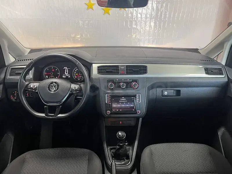 Usado VW Caddy Trendline 102 CV (75 kW) 2016 Azul Monovolumen