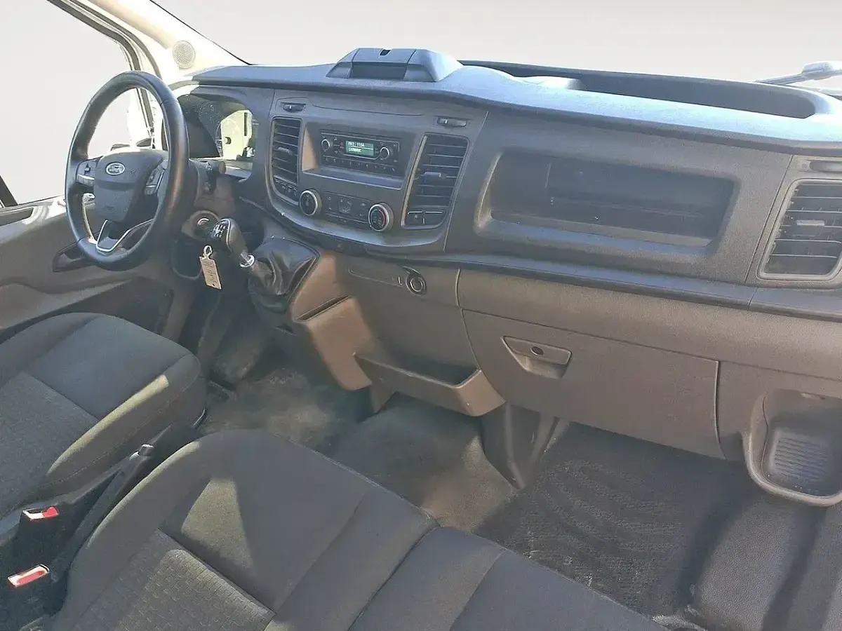 Usado Ford Transit Trend 130 CV (95 kW) 2022 Blanco Berlina