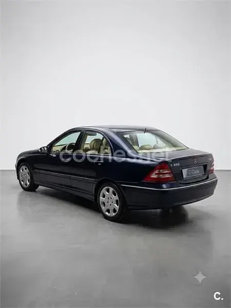 Usado Mercedes C320 Elegance 224 CV (164 kW) 2005 Azul Berlina