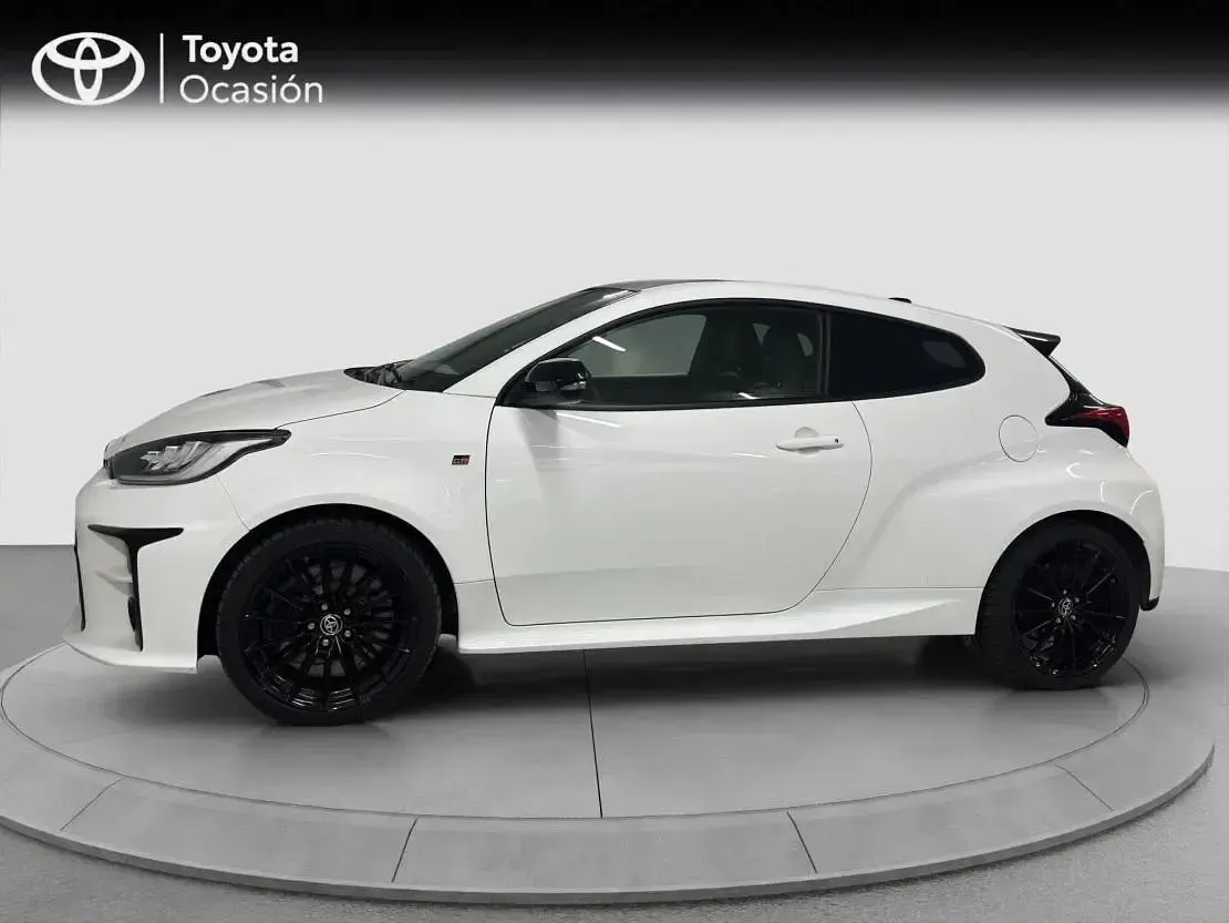 Usado Toyota Yaris 261 CV (191 kW) 2021 Blanco classic Utilitario