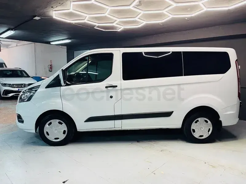 Usado Ford Tourneo Trend 130 CV (95 kW) 2022 Blanco Monovolumen