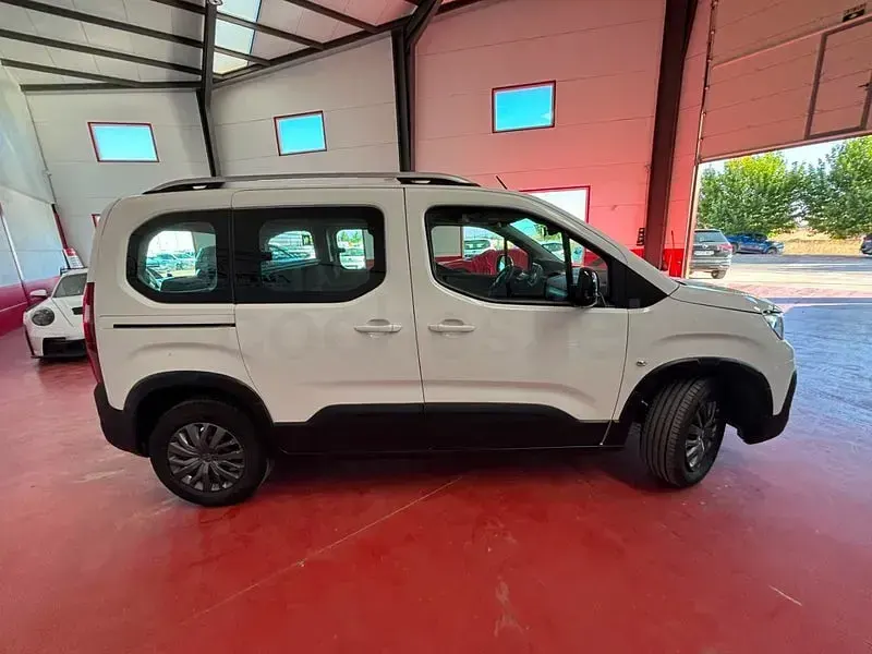 Usado Peugeot Rifter Allure 100 CV (73 kW) 2022 Blanco Monovolumen