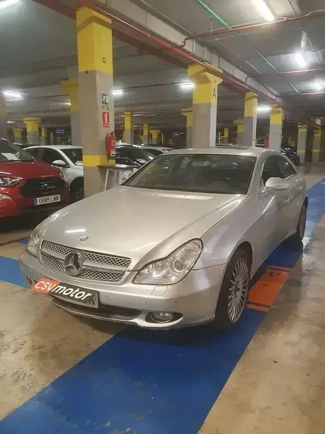Usado Mercedes CLS500 310 CV (228 kW) 2004 Plateado Berlina