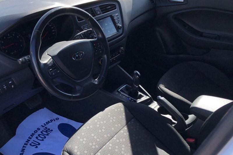 Usado Hyundai i20 100 CV (73 kW) 2019 Blanco Utilitario