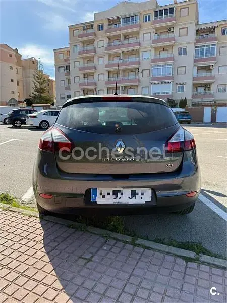 Usado Renault Mégane III LIMITED 110 CV (80 kW) 2015 Negro Berlina