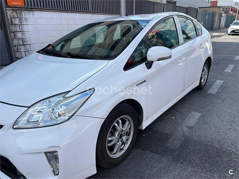 Usado Toyota Prius Executive 136 CV (100 kW) 2014 Blanco Berlina