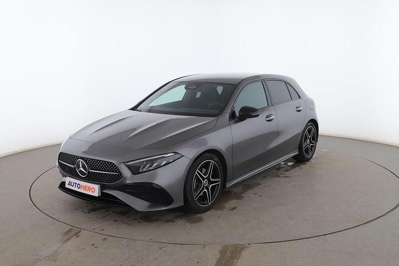 Gris Usado 2023 Mercedes A180 AMG line Utilitario | 32.099 € (Precio justo) - Imagen 1/3