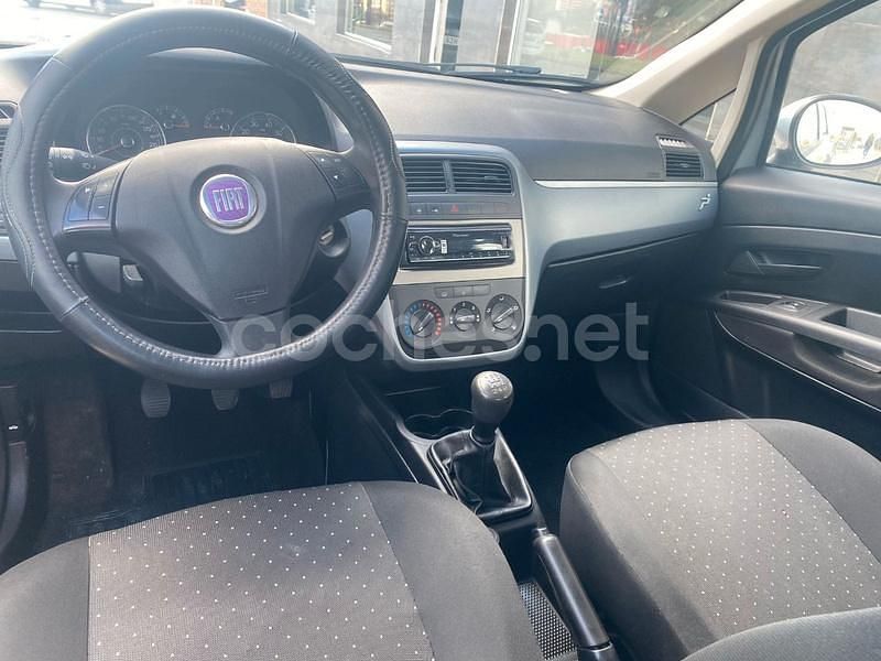 Usado Fiat Punto Dynamic 90 CV (66 kW) 2009 Gris / plata Utilitario