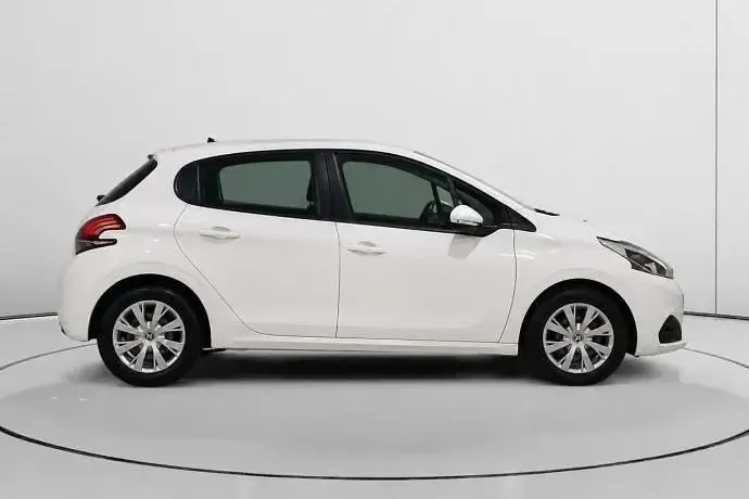 Usado Peugeot 208 Active 82 CV (60 kW) 2019 Utilitario