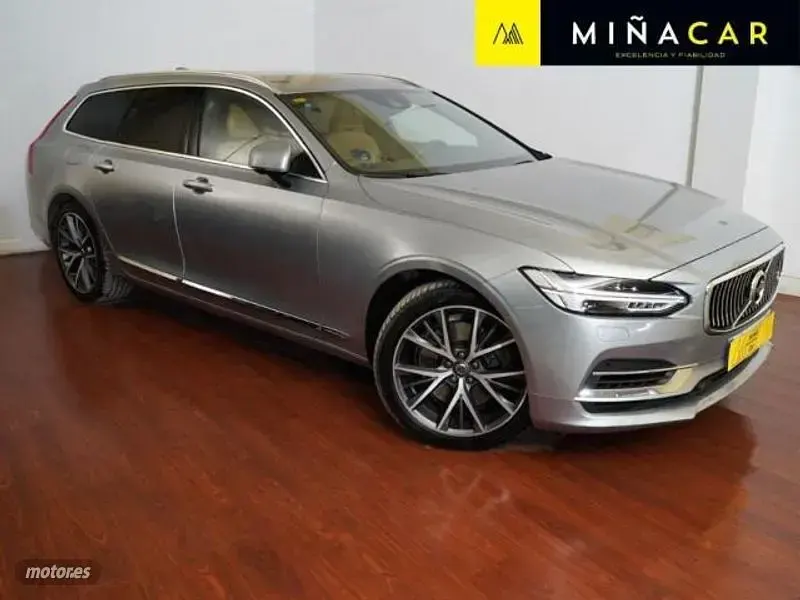 Usado Volvo V90 Inscription 320 CV (235 kW) 2017 Plateado Familiar
