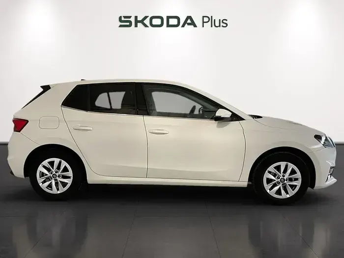 Usado Skoda Fabia Selection 95 CV (69 kW) 2025 Blanco Utilitario