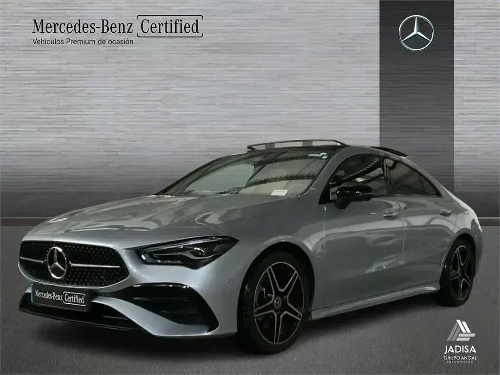 Usado Mercedes CLA200 AMG line 163 CV (119 kW) 2025 Gris Berlina