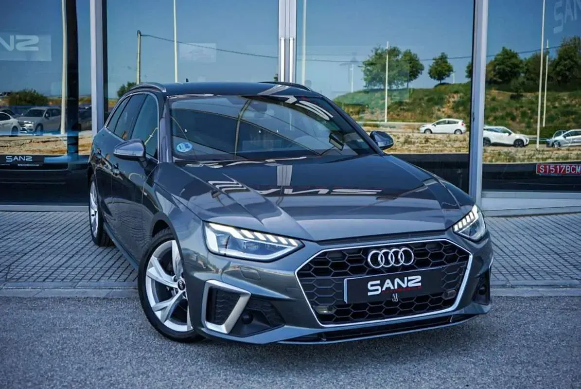 Begagnad Audi A4 Advanced 163 HK (119 kW) 2023 Beige Sedan