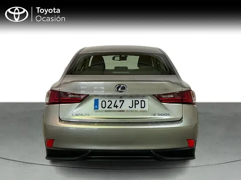Usado Lexus IS300h Executive Line 223 CV (164 kW) 2016 Beige Berlina