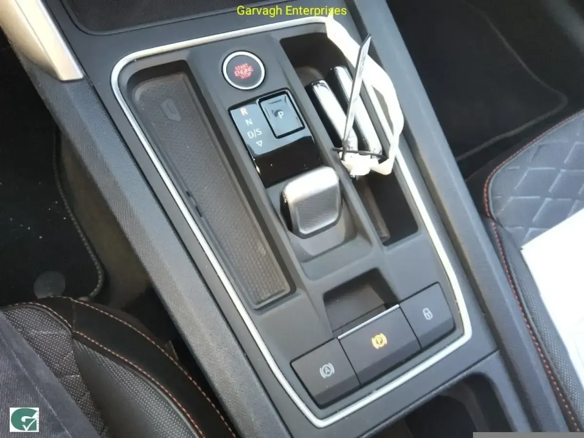 Usado Seat Leon FR 150 CV (110 kW) 2025 Granate
