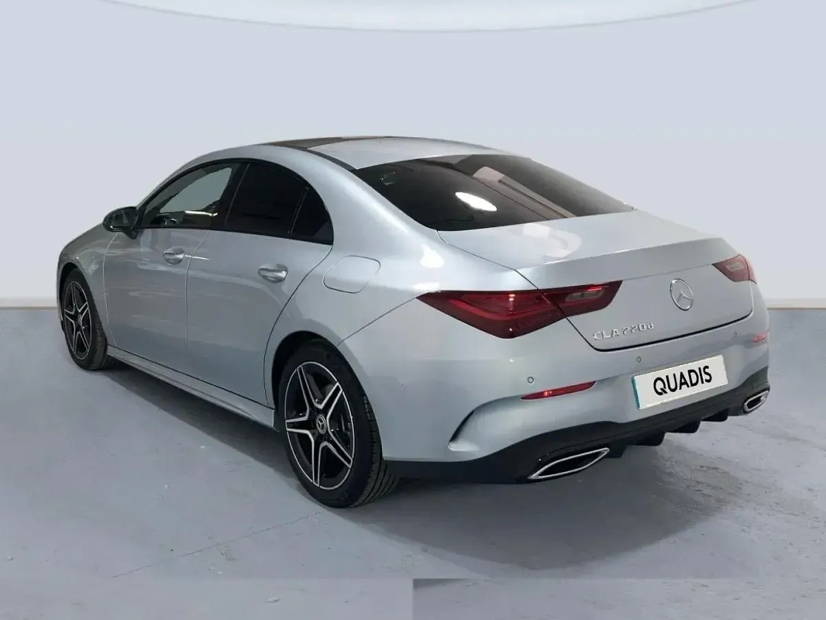 Usado Mercedes CLA220 190 CV (139 kW) 2025 Gris plata Berlina