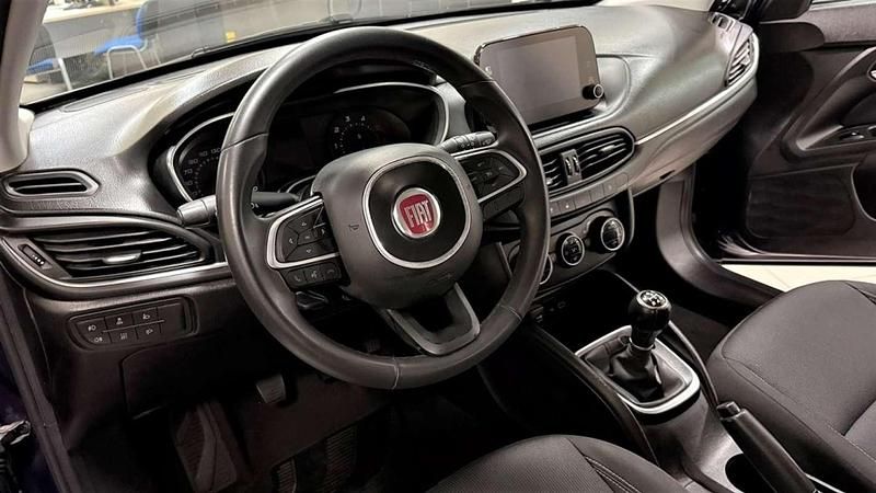 Usado Fiat Tipo Mirror 95 CV (69 kW) 2020 Azul Familiar