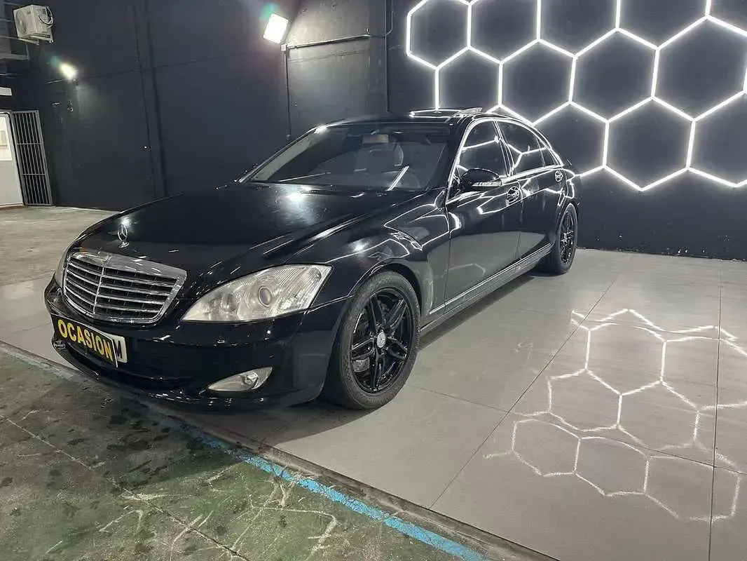 Usado Mercedes S500 387 CV (284 kW) 2007 Negro Berlina