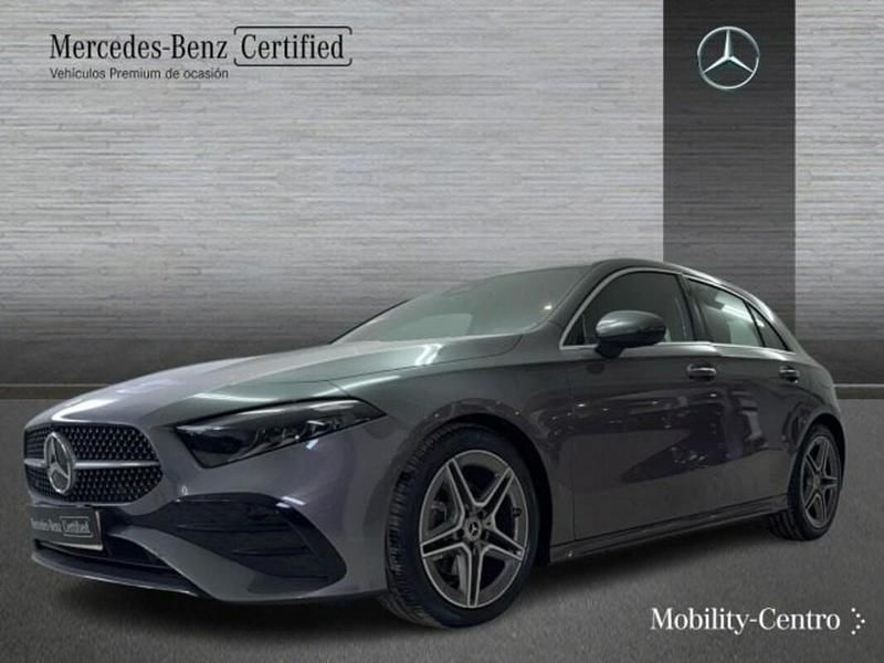 Usado Mercedes A180 AMG line 116 CV (85 kW) 2024 Gris montaña Utilitario