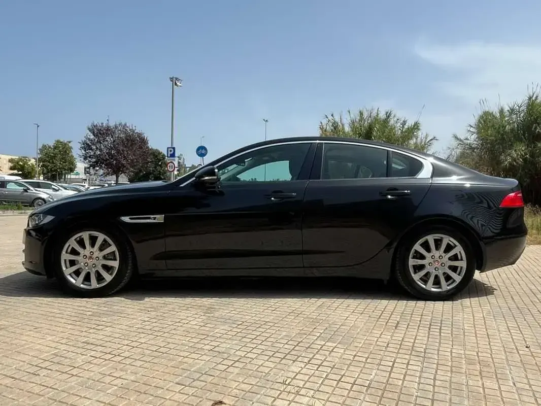 Usado Jaguar XE Pure 181 CV (133 kW) 2016 Negro Berlina