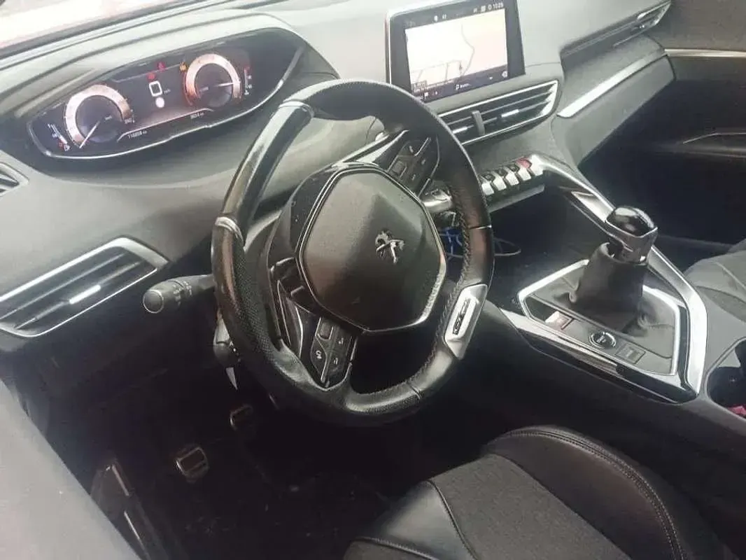 Usado Peugeot 3008 GT-line 131 CV (96 kW) 2018 Burdeos SUV