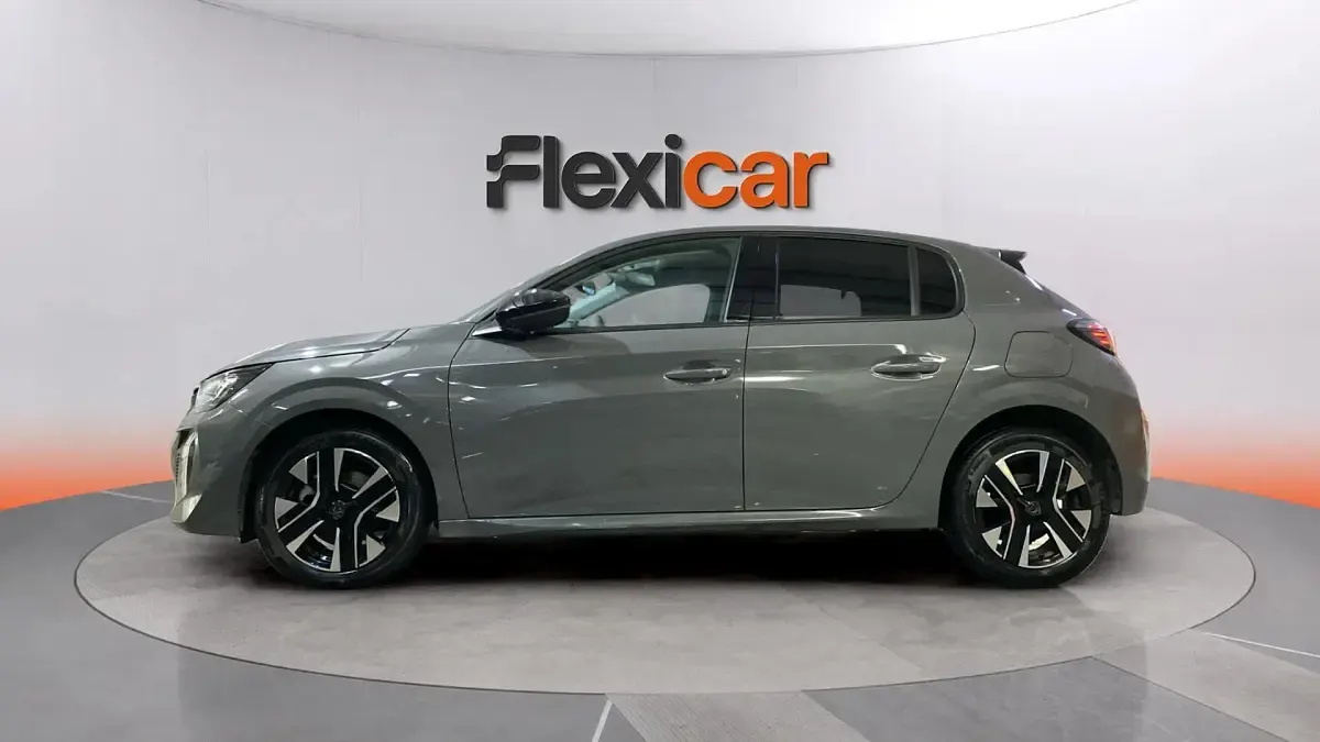 Usado Peugeot 208 Allure 101 CV (74 kW) 2025 Gris Utilitario