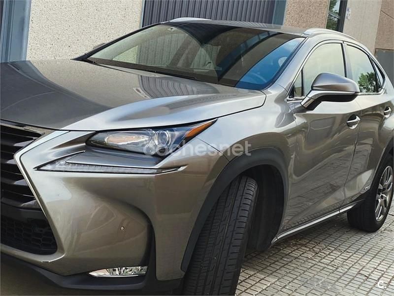 Usado Lexus NX300h Executive Line 197 CV (144 kW) 2014 Gris / plata SUV