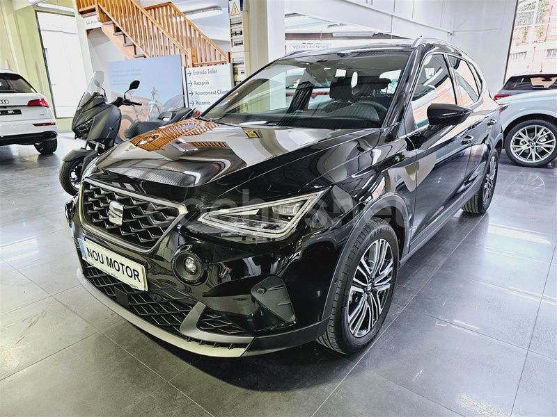 Negro Usado 2023 Seat Arona FR SUV | 18.900 € (Precio justo) - Imagen 1/4