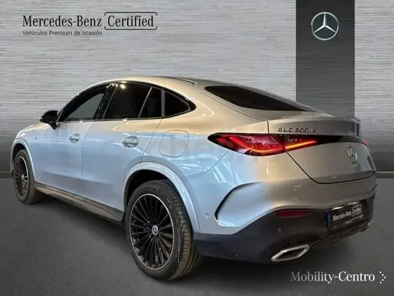 Usado Mercedes GLC300e 333 CV (244 kW) 2025 Gris / plata Coupe